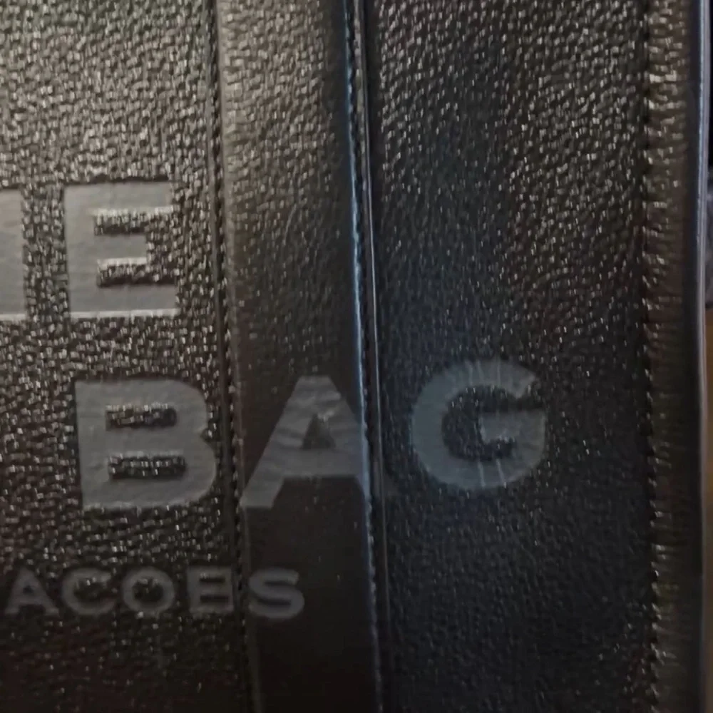 Marc Jacobs Black The Tote Leather Medium with Matching Charm Crossbody RESERVED - Picture 4 of 16